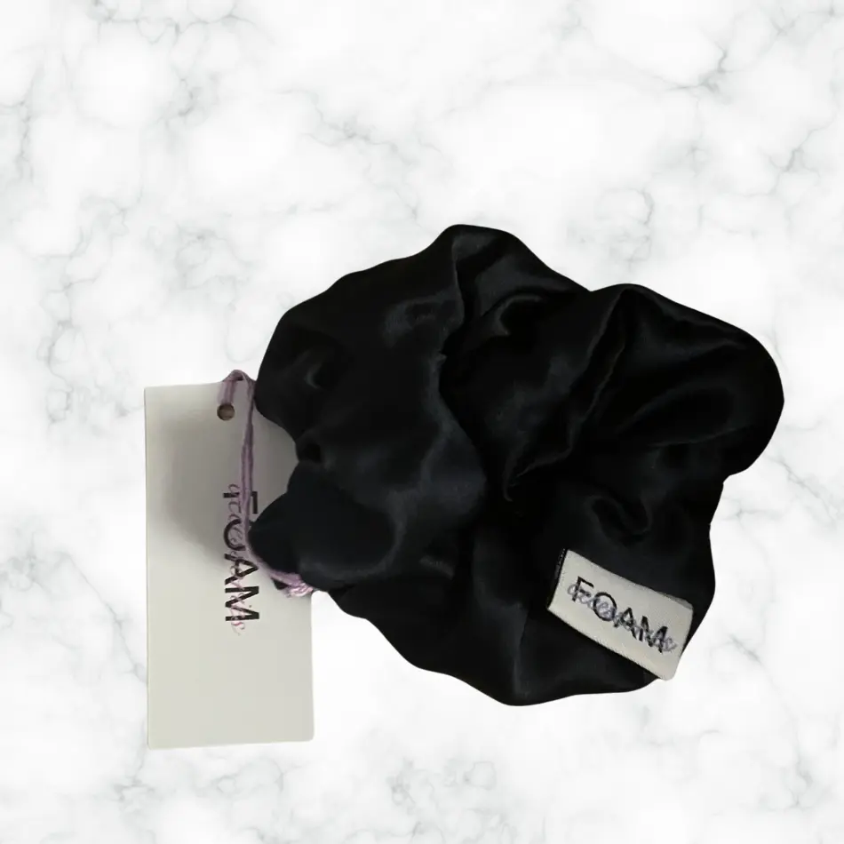 Hårsnodd i äkta silke - svart FOAM Accessories
