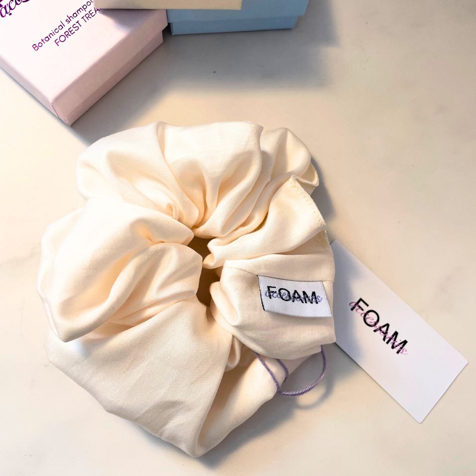 Satin scrunchie - Satinhårsnodd Cream white FOAM Accessories